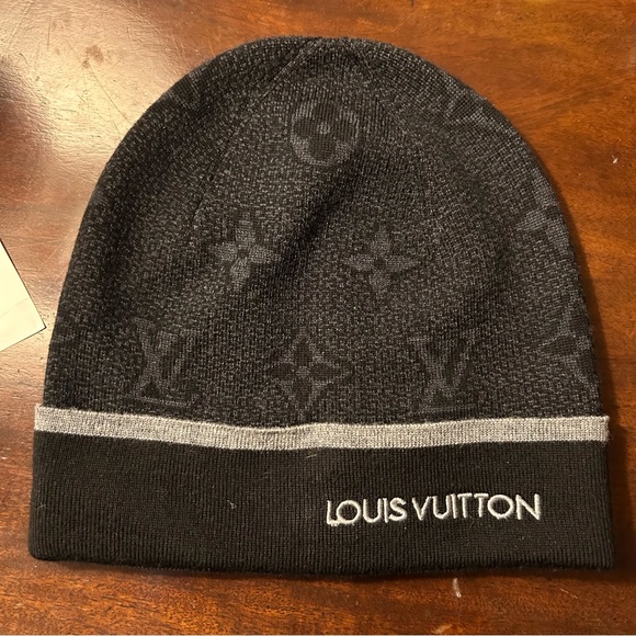 Louis Vuitton beanie black OS gently used - Picture 3 of 3
